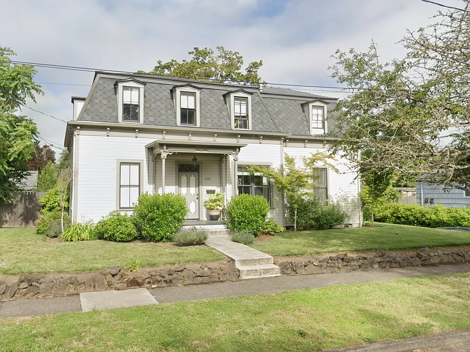 1006 W 12th Aly