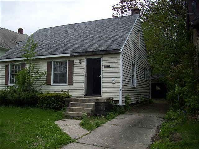 2nd image of 18921 Mapleview St
