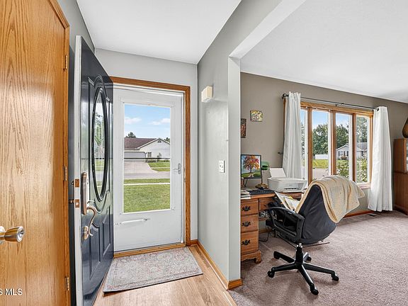 4th image of 434 Nevada Ln