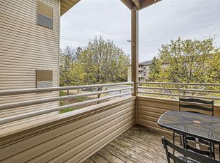 9225 Medicine Lake Rd APT 205B, Golden Valley, MN 55427