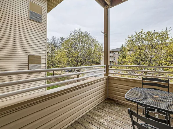 9225 Medicine Lake Rd APT 205B, Golden Valley, MN 55427