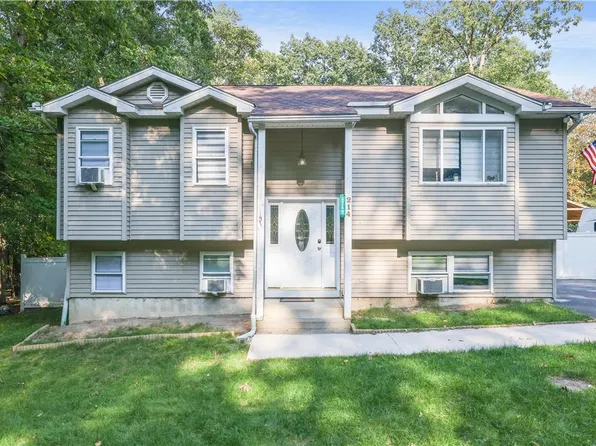 3249 Stonehenge Dr, East Stroudsburg, PA 18301