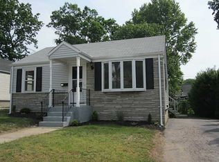 100 Davis Ave, Cranston, RI 02910