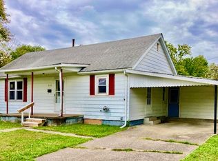808 W Fackney St, Carmi, IL 62821