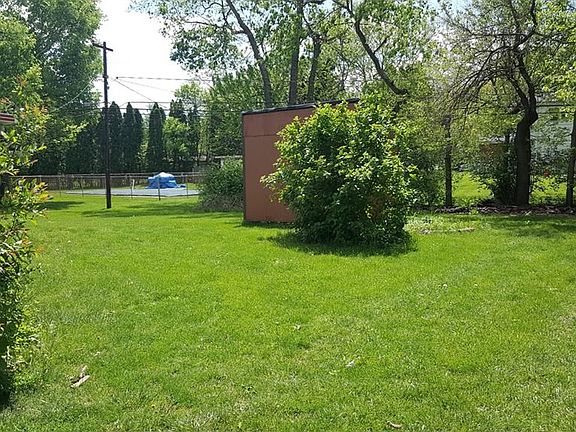 4th image of 412 Burgess Ave