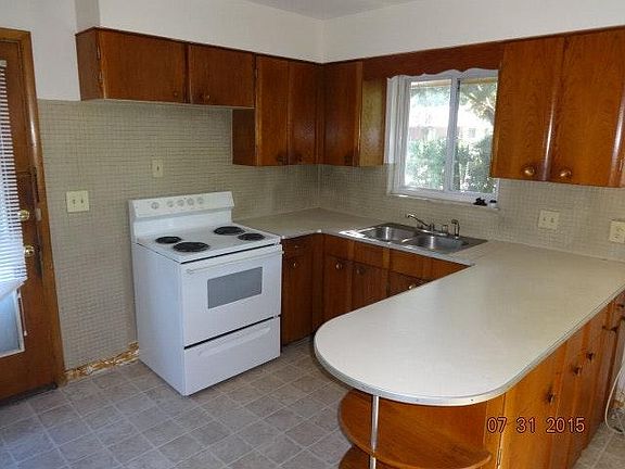 4th image of 4895 Solar Dr