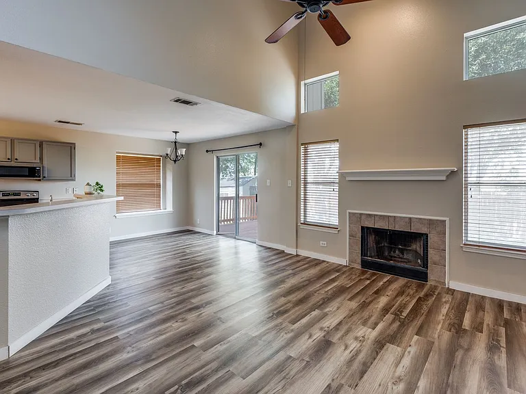 8903 Gill Brg — Photo 2
