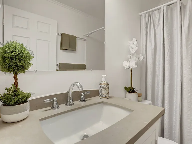 Woodland Park Apartments — Photo 17