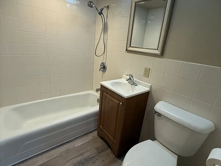 Evergreen Terrace Apartments — Photo 16