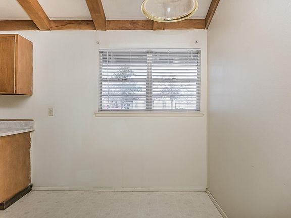 5th image of 3500 SE 12th Ave