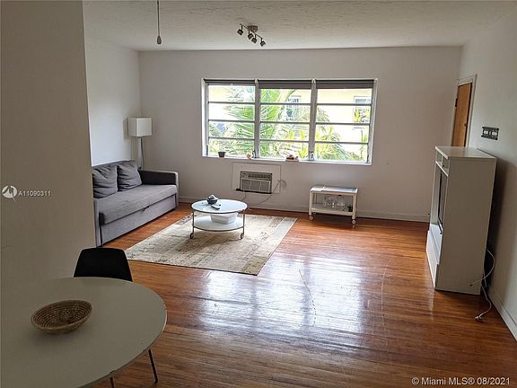 5th image of 1320 15th St APT 4