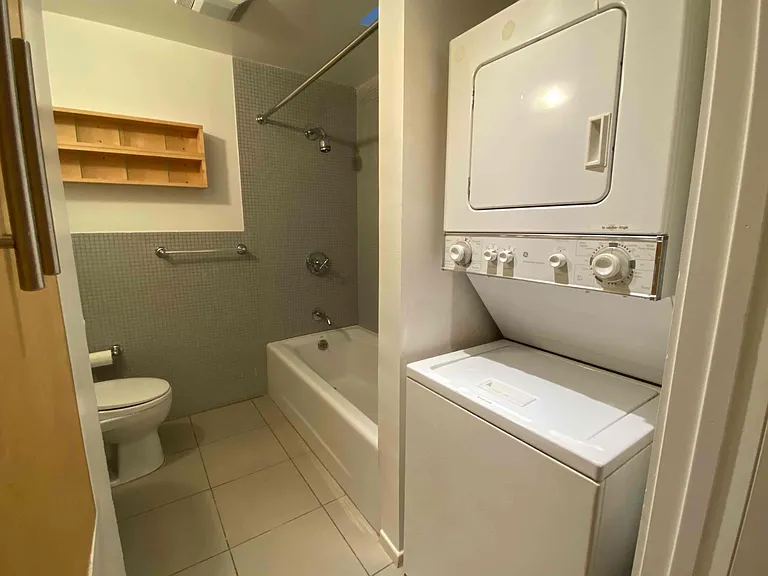 8243 Kirkwood Dr #GUEST HOUSE — Photo 21