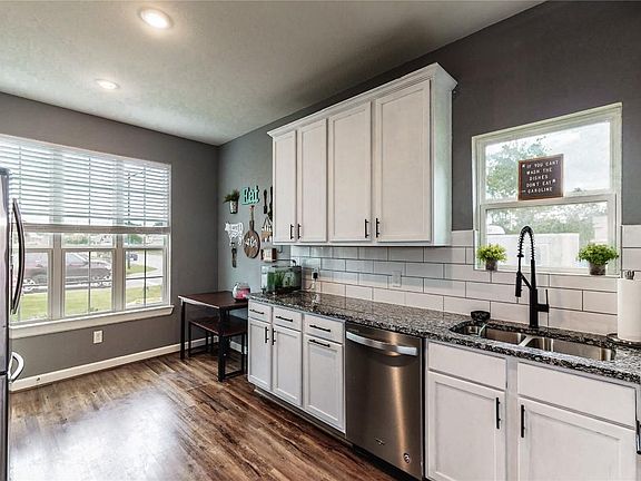 4th image of 18421 Sunrise Maple Dr