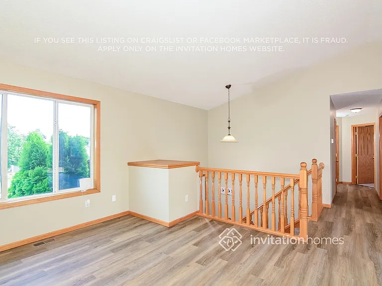 2243 Belfast St W — Photo 6