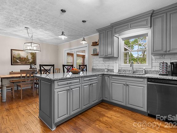 3rd image of 1664 Lafayette Ave