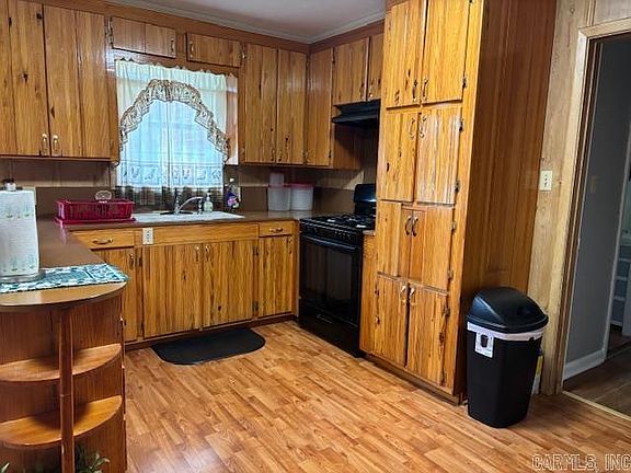 3rd image of 629 E Miles St