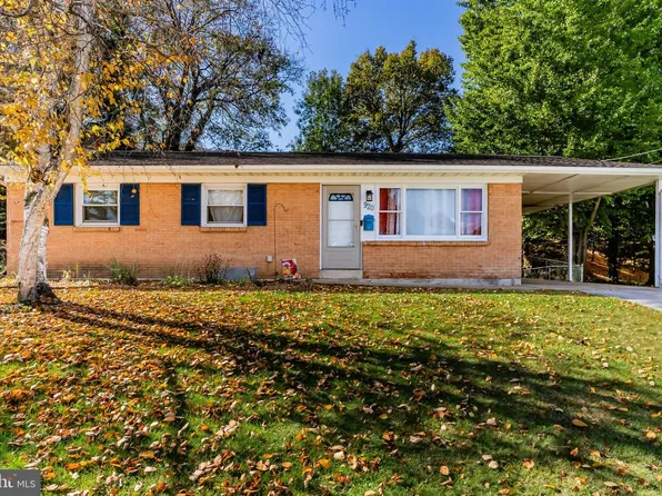 920 W Foxcroft Dr, Camp Hill, PA 17011