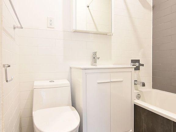 3rd image of 220 W 122nd St #F2