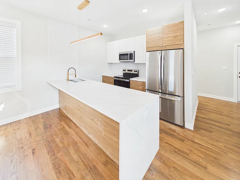2236 W Cermak Rd #1R — Photo 7