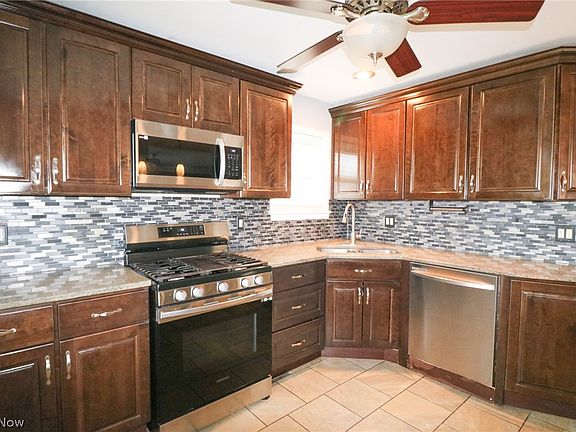 4th image of 4509 Biddulph Ave