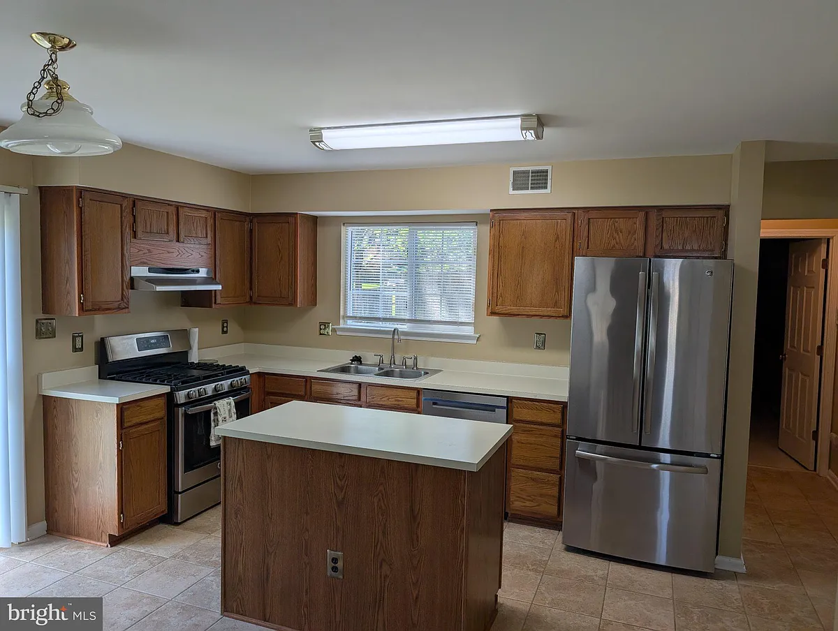 Building Photo - 4411 Sutherland Cir