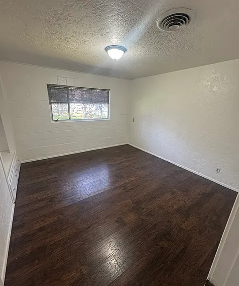 3356 Cypress Ave — Photo 5