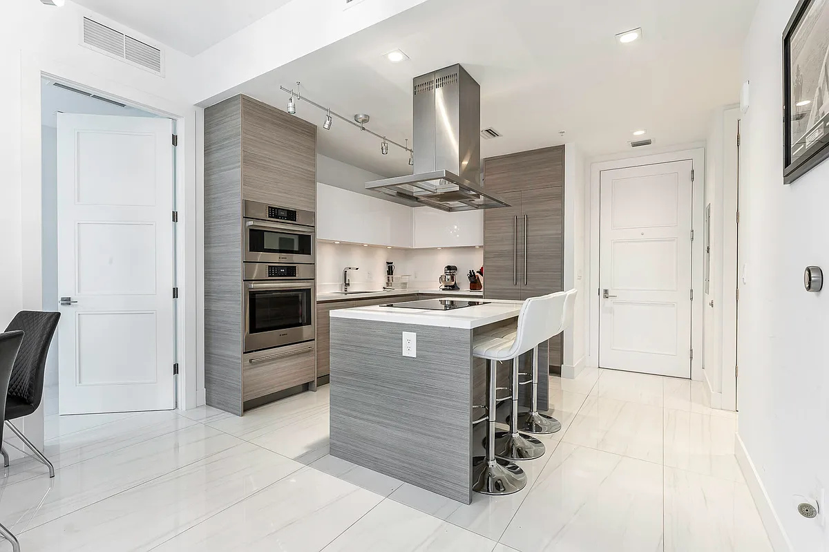 Building Photo - 155 E Boca Raton Rd #415