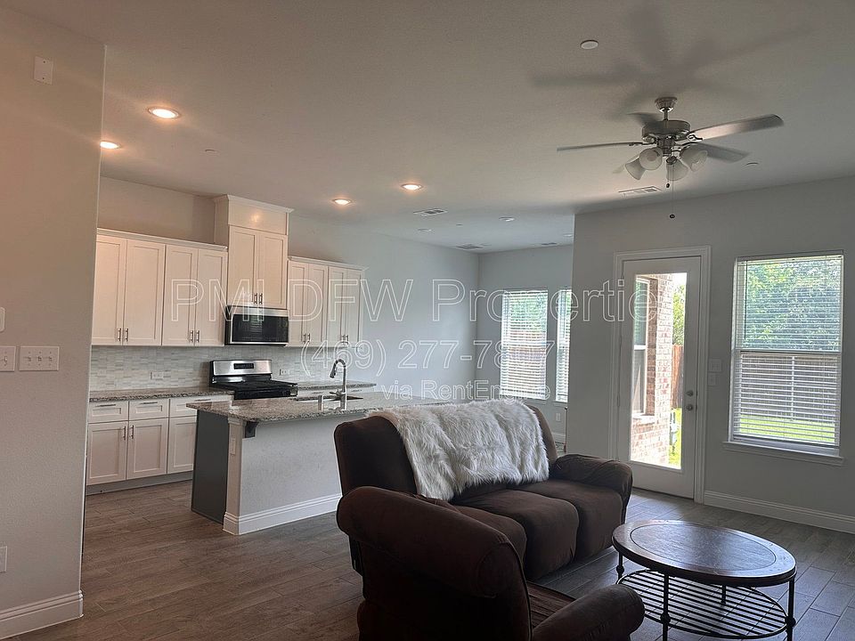 2nd image of 525 Hutchinson Ln