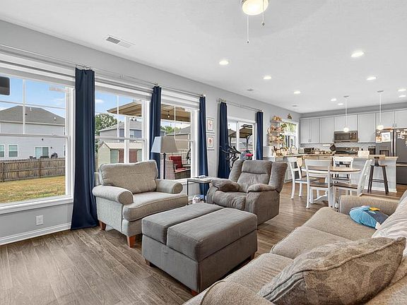 3rd image of 3925 Little Bluestem Dr