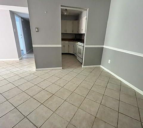 2nd image of 114 Leedom Way #114