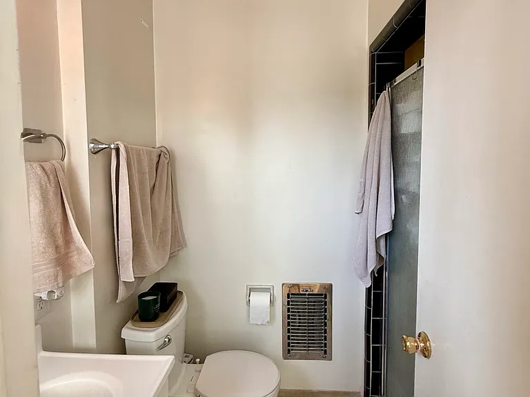 204 Termino Ave #B — Photo 3