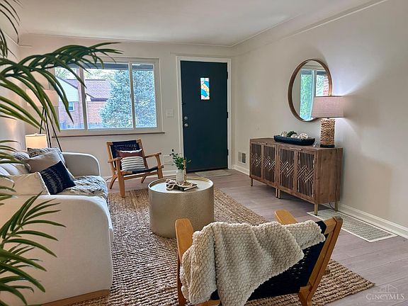 5th image of 3762 N Broadlawn Cir