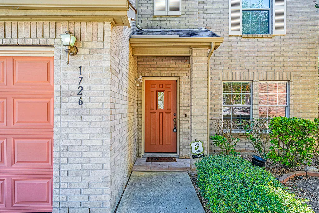 3 bed, 2.5 bath, 2090 sqft, $1,950 — Photo 3