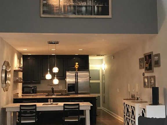 2nd image of 1100 W Cornelia Ave APT 126