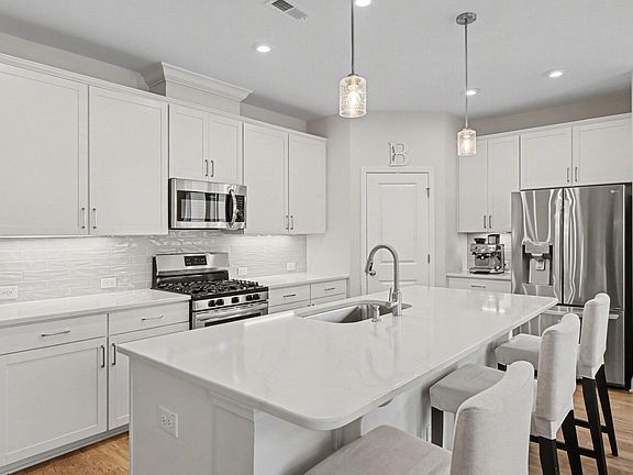 5th image of 3010 Dunnock Dr