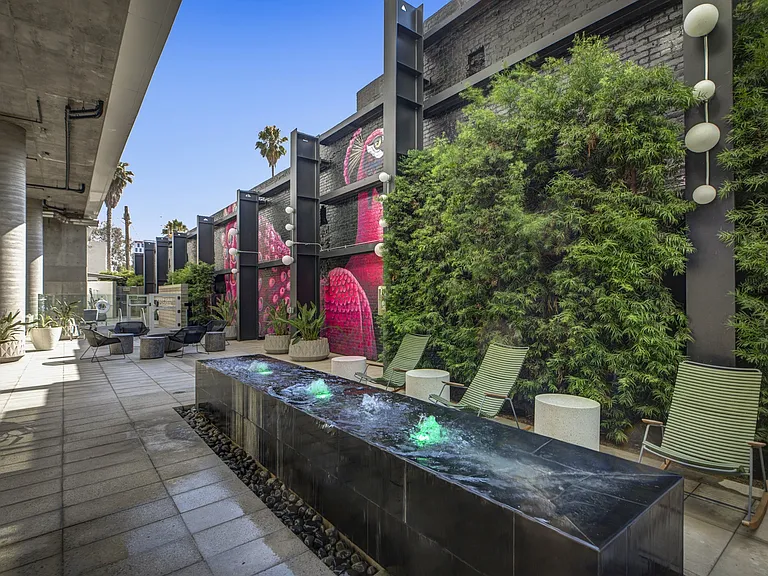 Fusion Hollywood - Water Feature