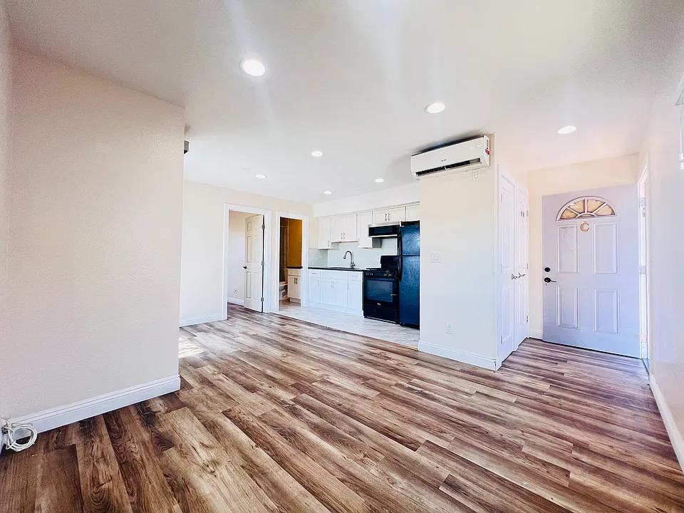172 N Mariposa Ave #C