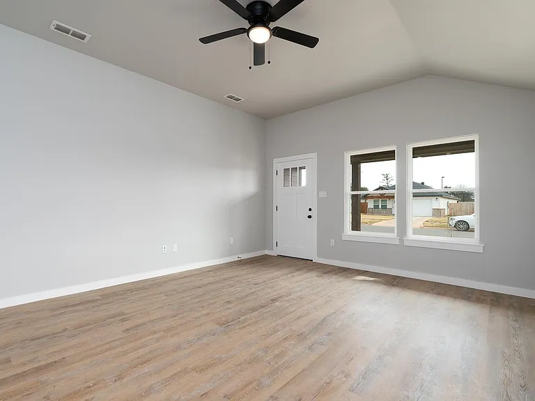 199 Tombstone Rd — Photo 2