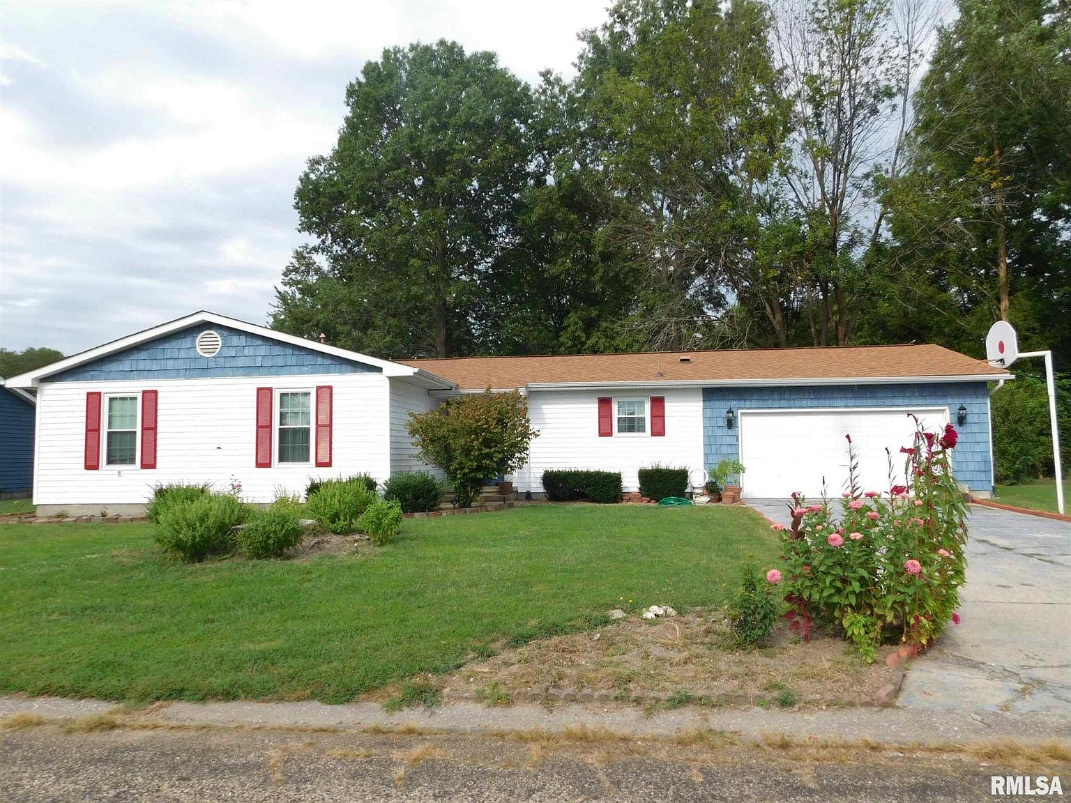 209 Country Club Est Salem Il 62881 Mls Eb436064 Zillow