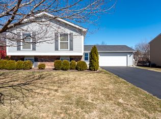 17250 W Woodland Dr, Grayslake, IL 60030