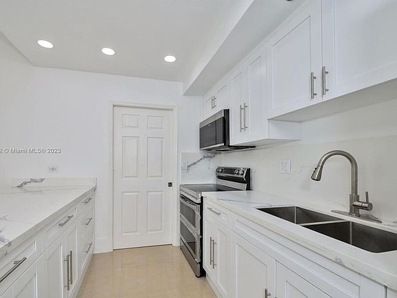 5th image of 9725 NW 52nd St APT 113