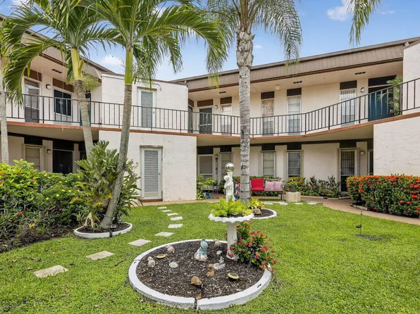 6 Greenway Village N #210, Royal Palm Beach, FL 33411