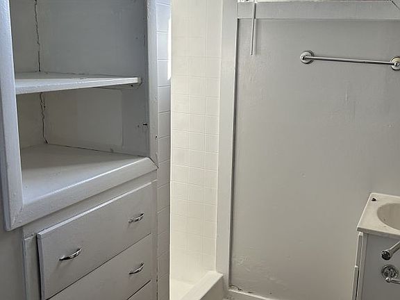4th image of 636 1/2 Avenue B