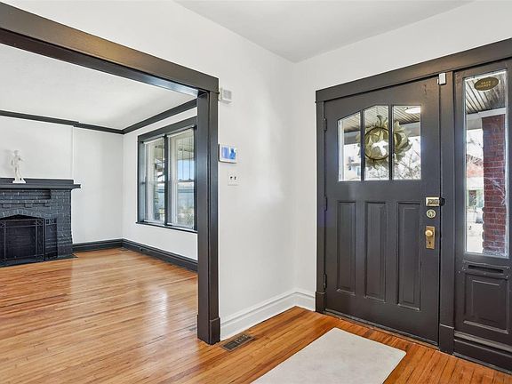 5th image of 3132 Gurney Ave