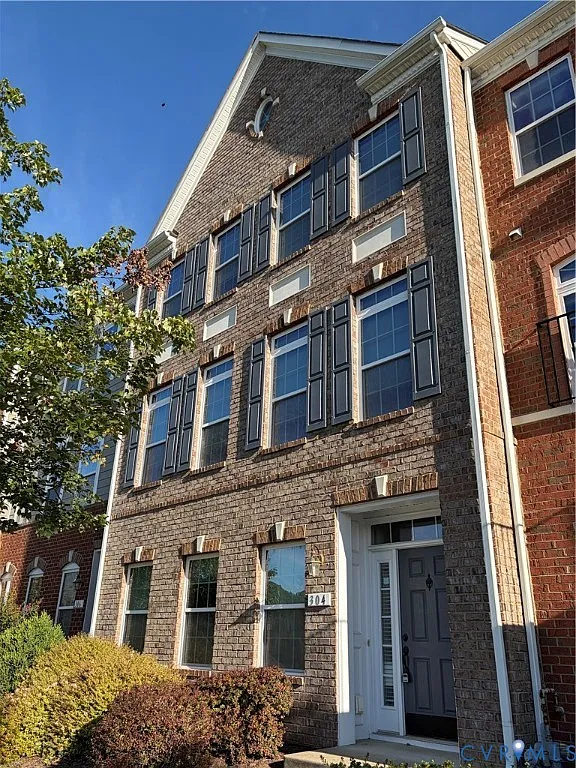 3 bed, 3.5 bath, 2842 sqft, $2,800 — Photo 1