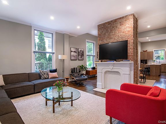 4th image of 28 N Dutcher Street