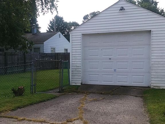 3rd image of 1817 E Ewing Ave