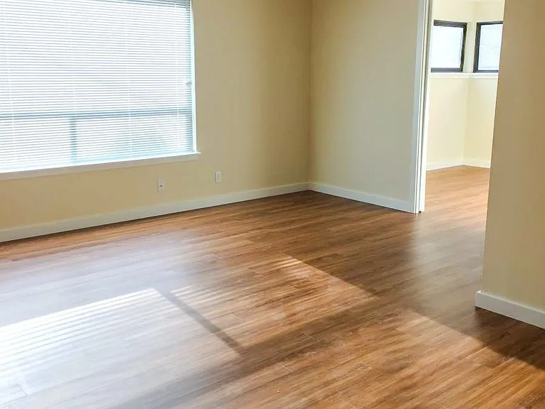 515 East Denny Apartments — Photo 35