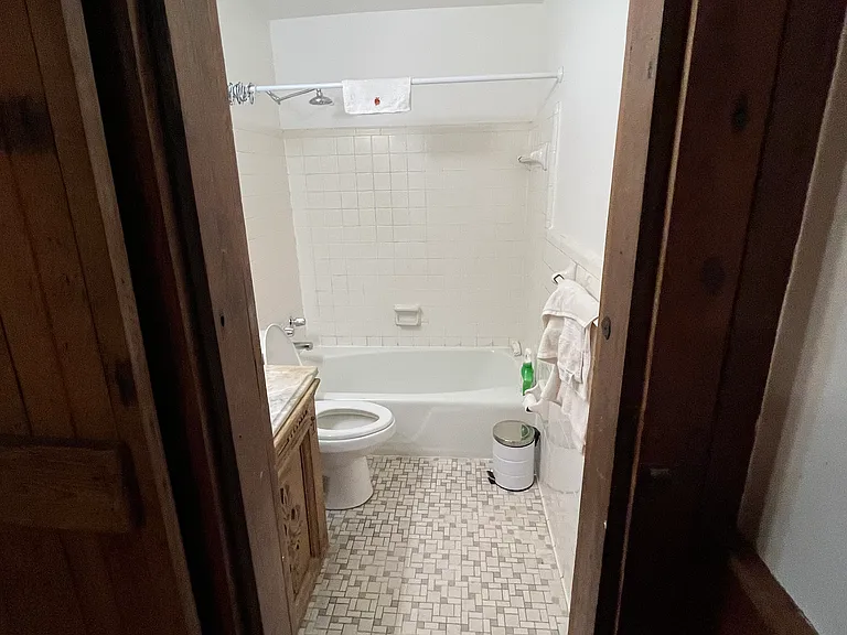 817 Saint Ann St #1D — Photo 8
