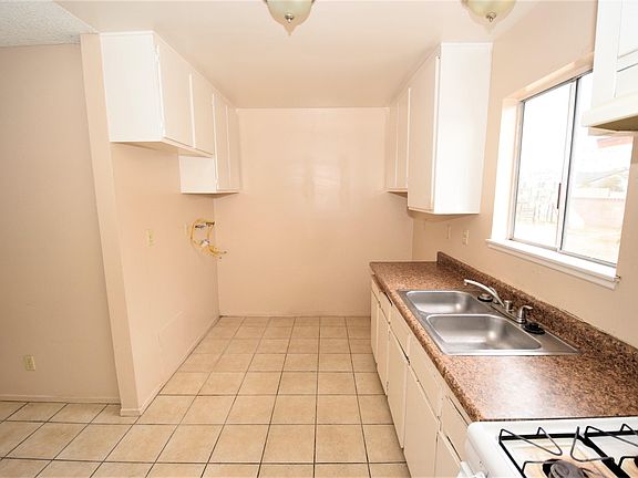 5th image of 2641 Beaufort Dr
